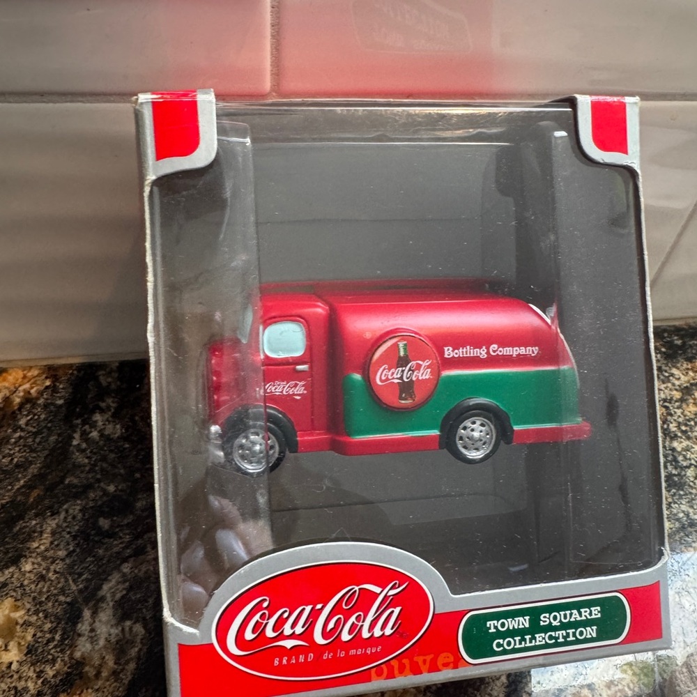 Coca-Cola Red and Green Collectible Truck Time Square collection‎